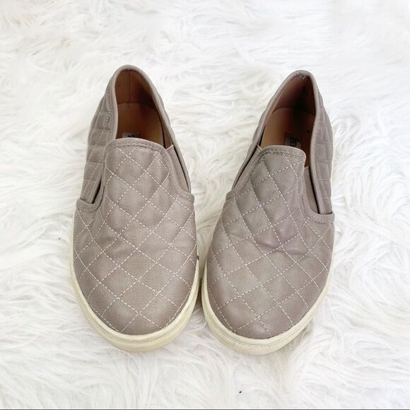 Steve Madden Ecentrcq Quilted Leather Slip-On Sneakers - Picture 3 of 10